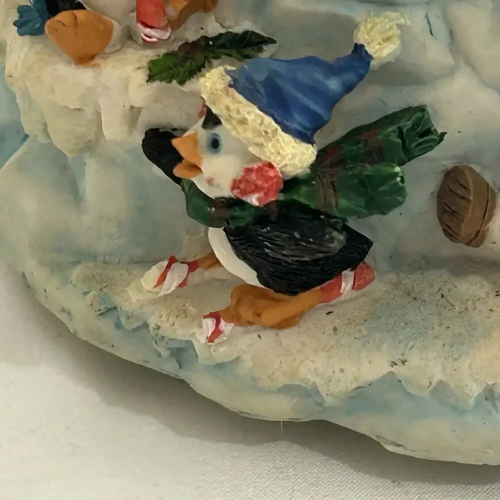 Snowglobe Christmas Holiday Music Globe with‎ Frosty the Snowman Theme song